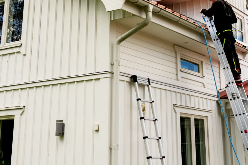 LA Takvård rensar hängrännor och stuprör